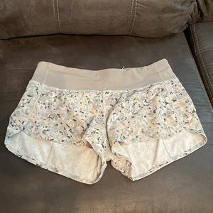 Lululemon Speed shorts in speckled grey